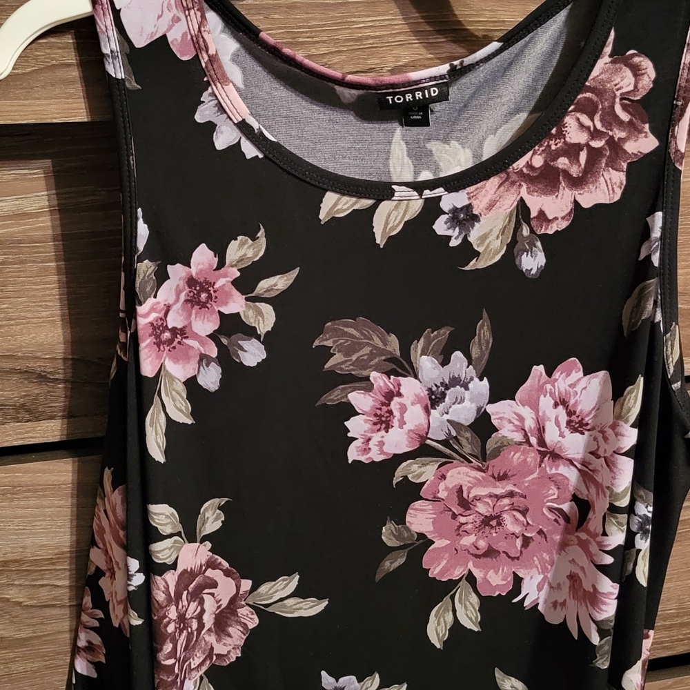 Plus Size Flower Tank Top